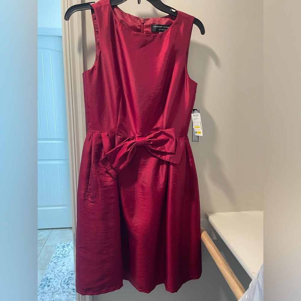 New Tahari Dress, Size 4 NWT. Magenta. Fully Lined. Special Occasion, Bow